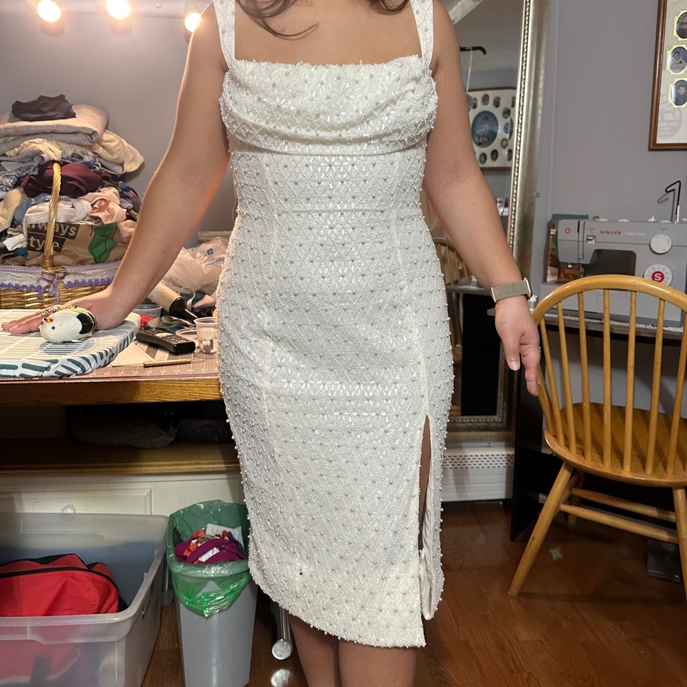 Elegant White Sleeveless Dress